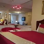 Niagara Inn & Suites