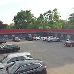 Niagara Inn & Suites