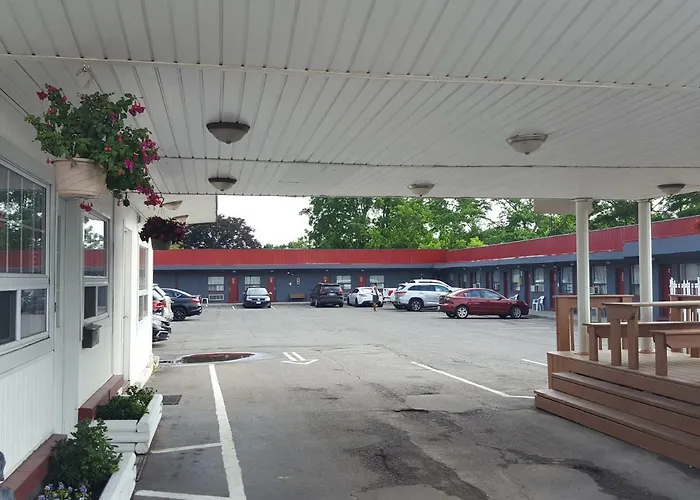 Niagara Inn & Suites